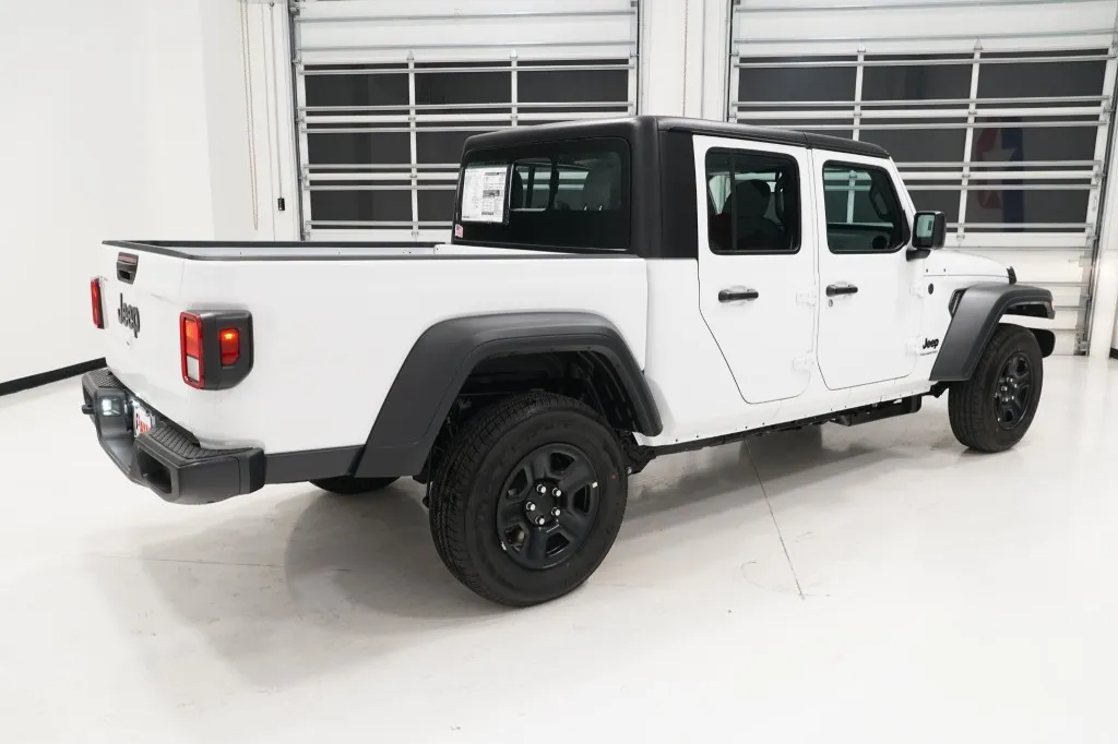 2026 Jeep Gladiator Sport