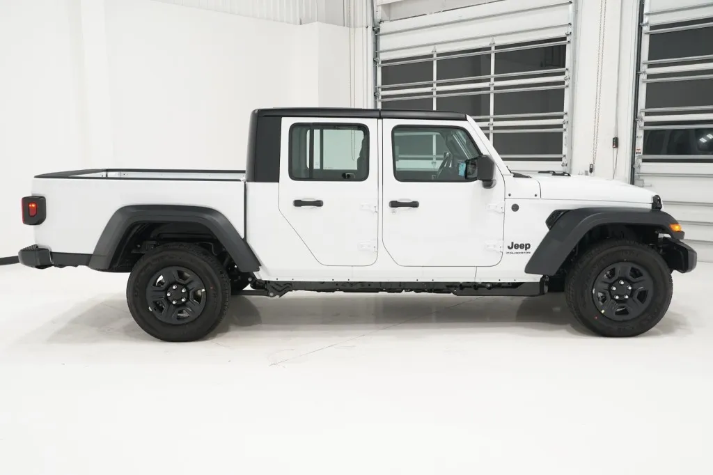 2026 Jeep Gladiator Sport