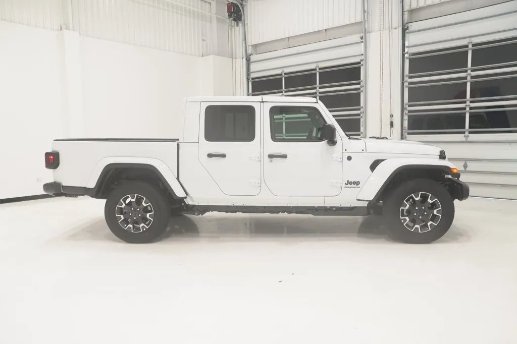 2026 Jeep Gladiator Sahara