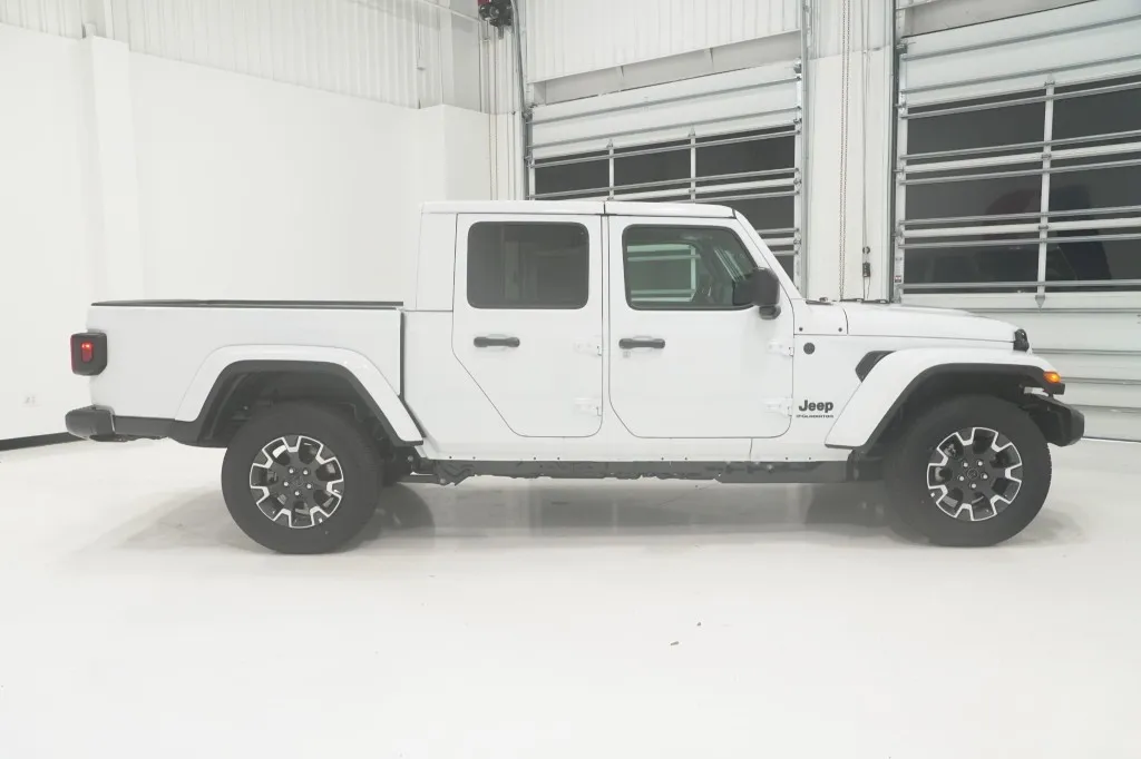 2026 Jeep Gladiator Sahara