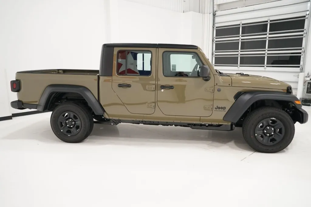 2026 Jeep Gladiator Sport
