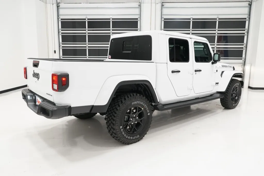 2025 Jeep Gladiator High Tide