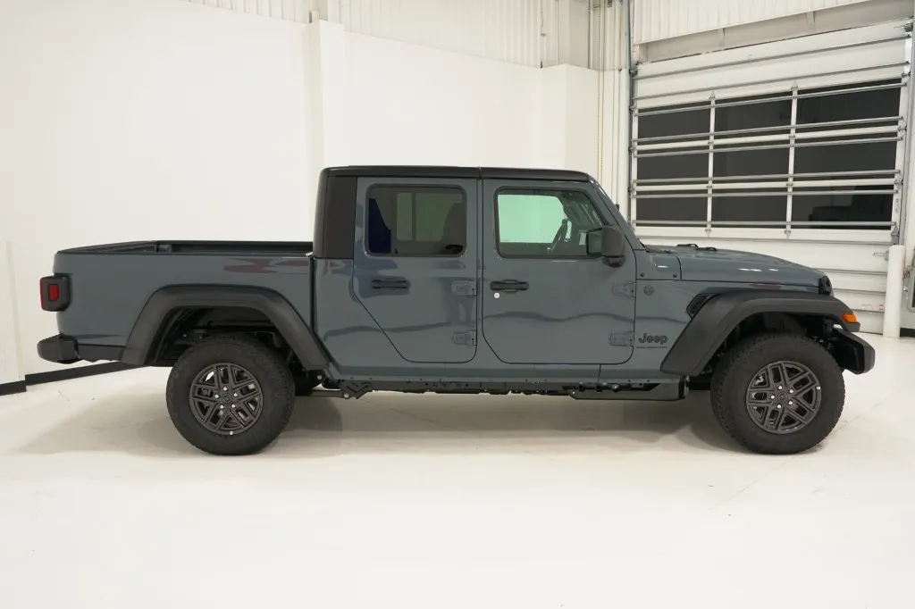 2026 Jeep Gladiator Sport S 2026 Jeep Gladiator Sport S