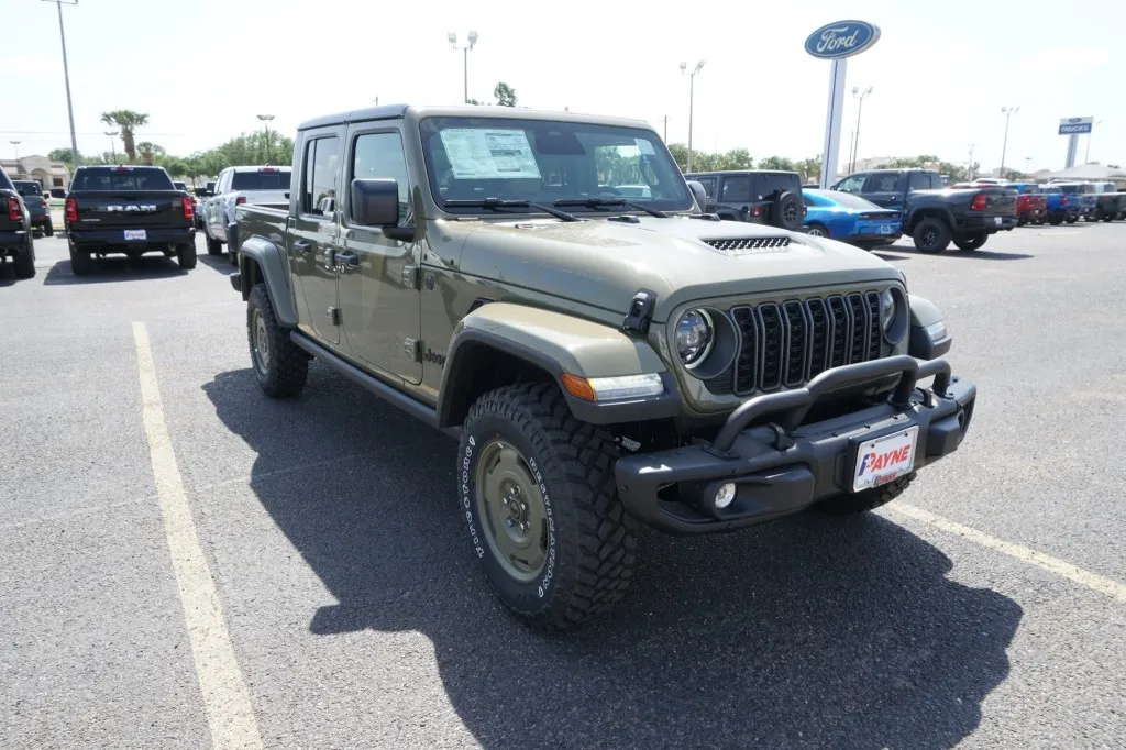2026 Jeep Gladiator Convoy