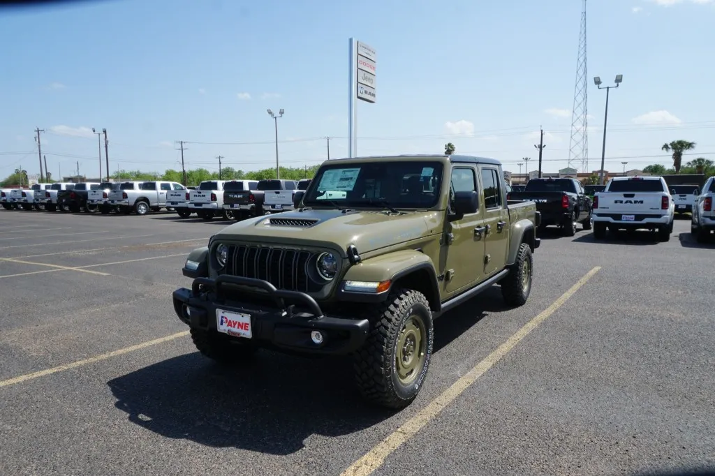 2026 Jeep Gladiator Convoy