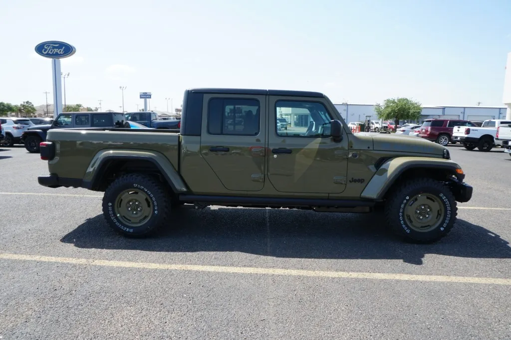 2026 Jeep Gladiator Convoy