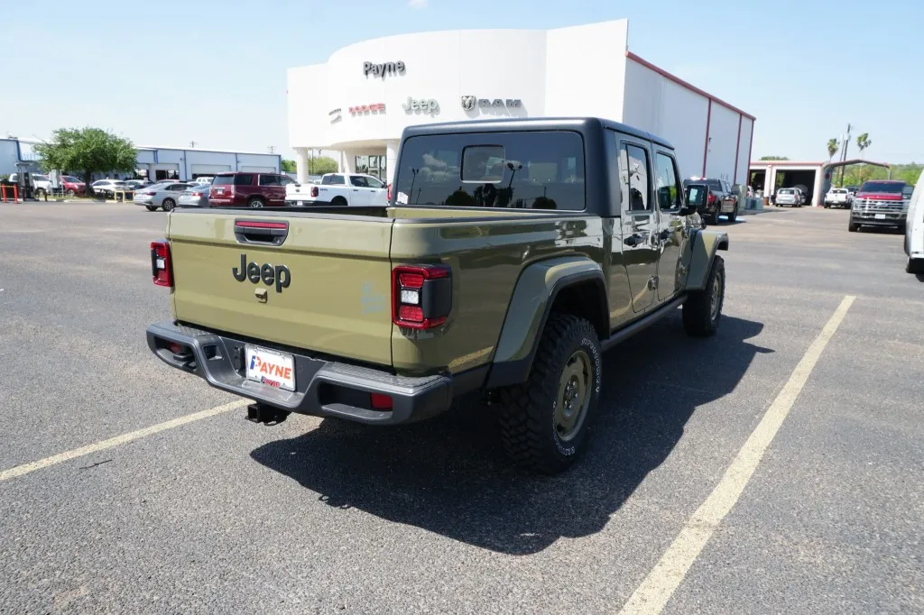 2026 Jeep Gladiator Convoy