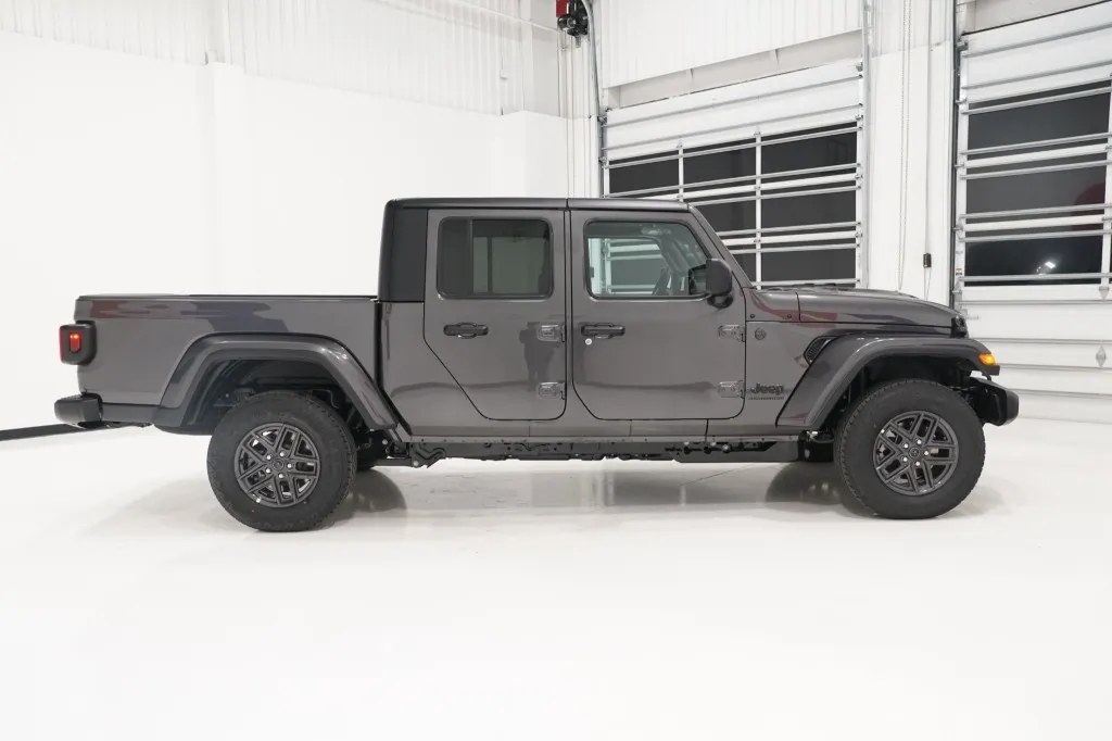 2026 Jeep Gladiator Sport S