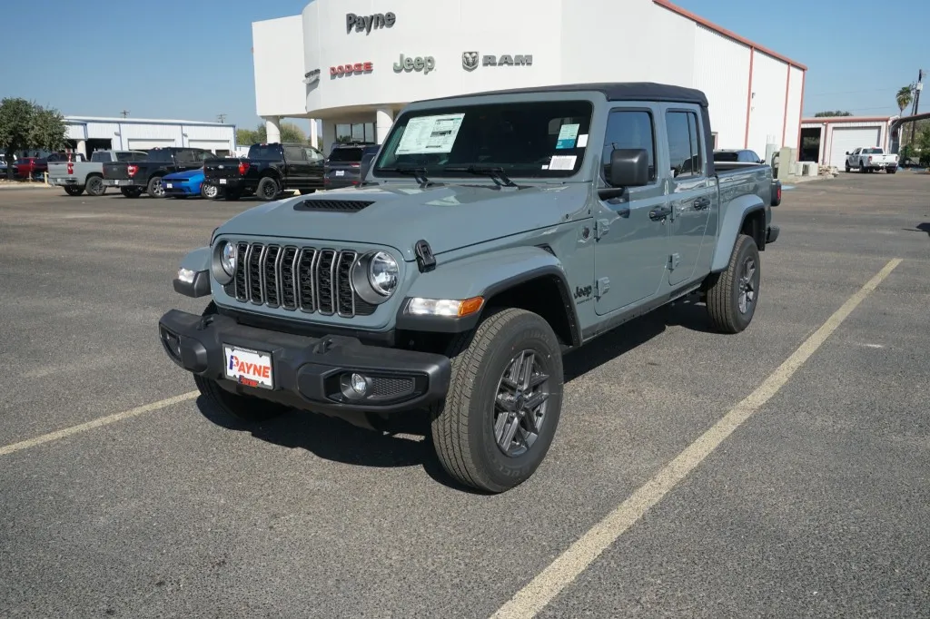 2025 Jeep Gladiator Sport S's photo