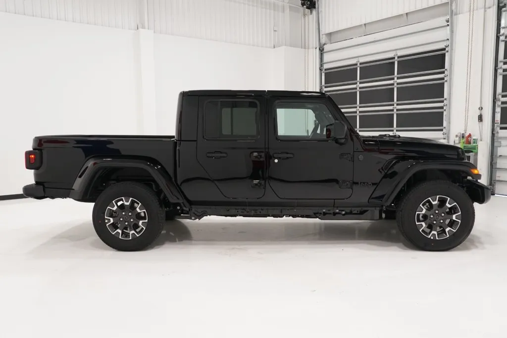 2026 Jeep Gladiator Sahara