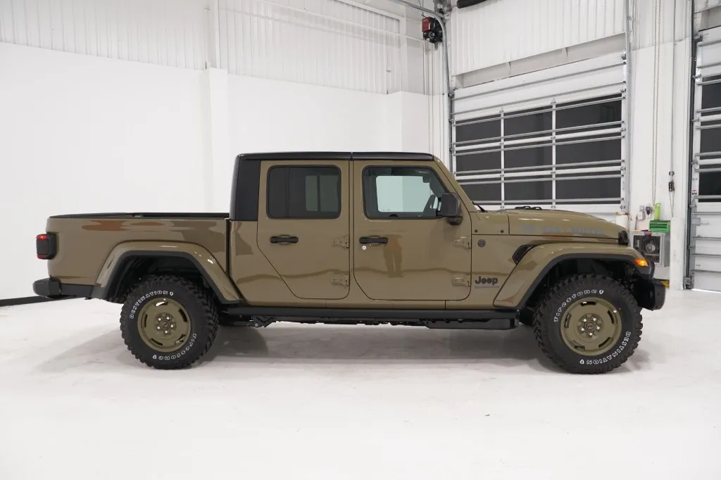 2026 Jeep Gladiator Convoy