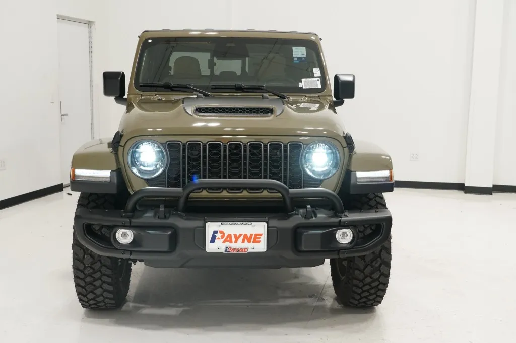 2026 Jeep Gladiator Convoy