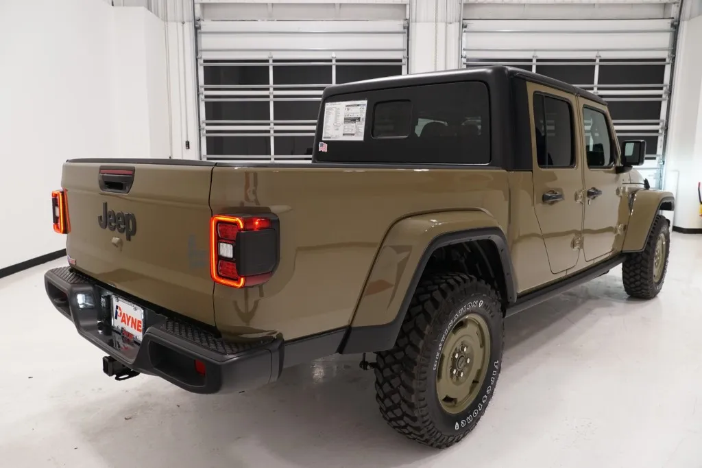 2026 Jeep Gladiator Convoy
