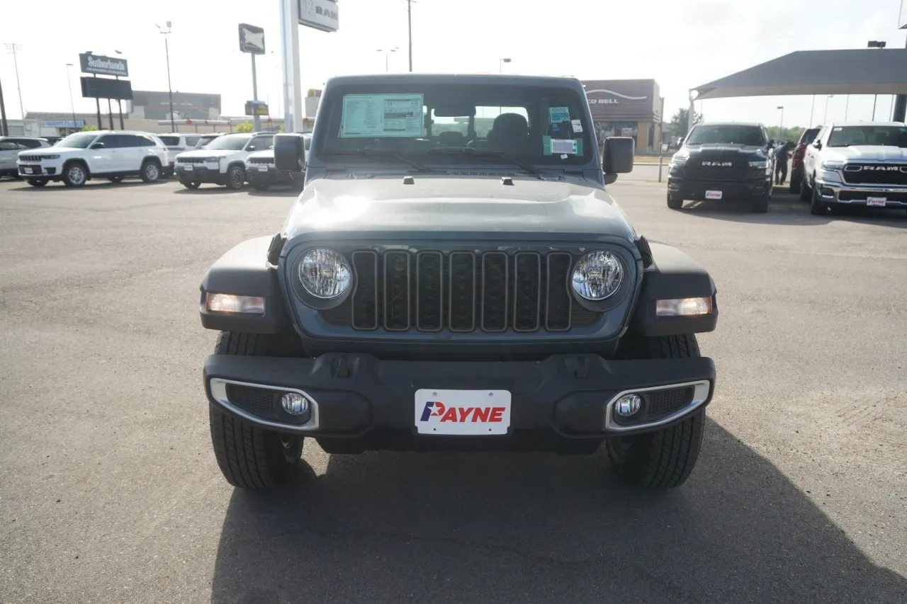 2026 Jeep Gladiator Sport