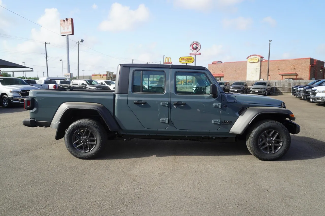 2026 Jeep Gladiator Sport 2026 Jeep Gladiator Sport