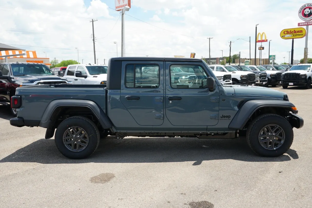 2026 Jeep Gladiator Sport