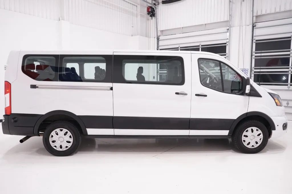 2024 Ford Transit Passenger Wagon XLT