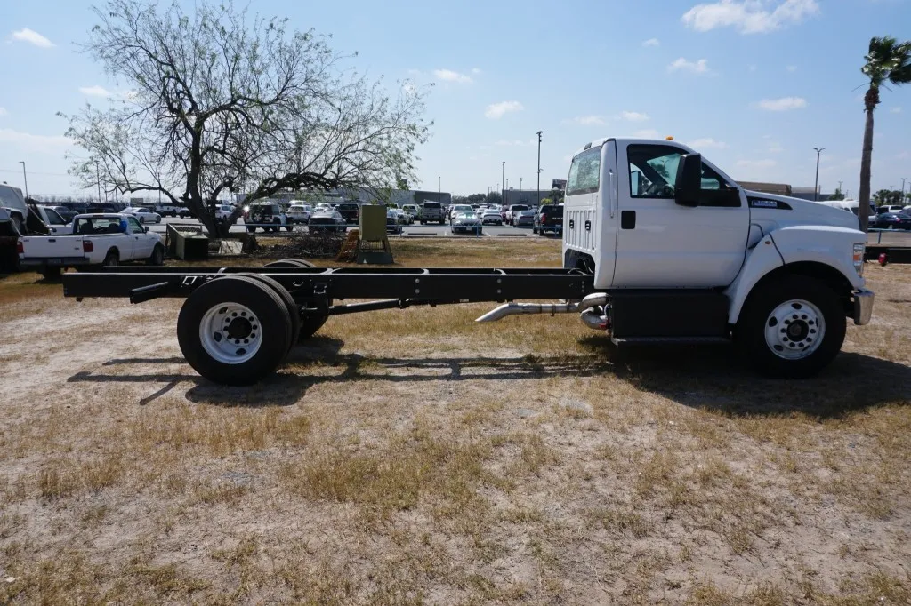 2027 Ford F-650 Straight Frame 