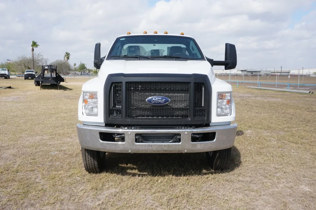 2027 Ford F-650 Straight Frame 