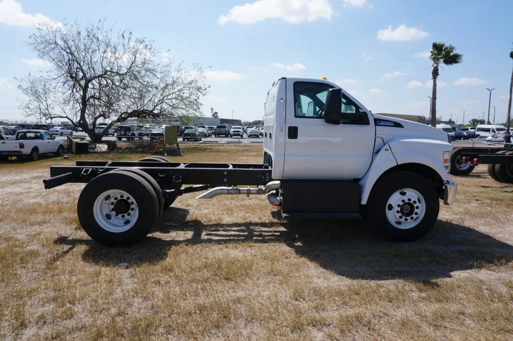 2027 Ford F-650 Straight Frame 