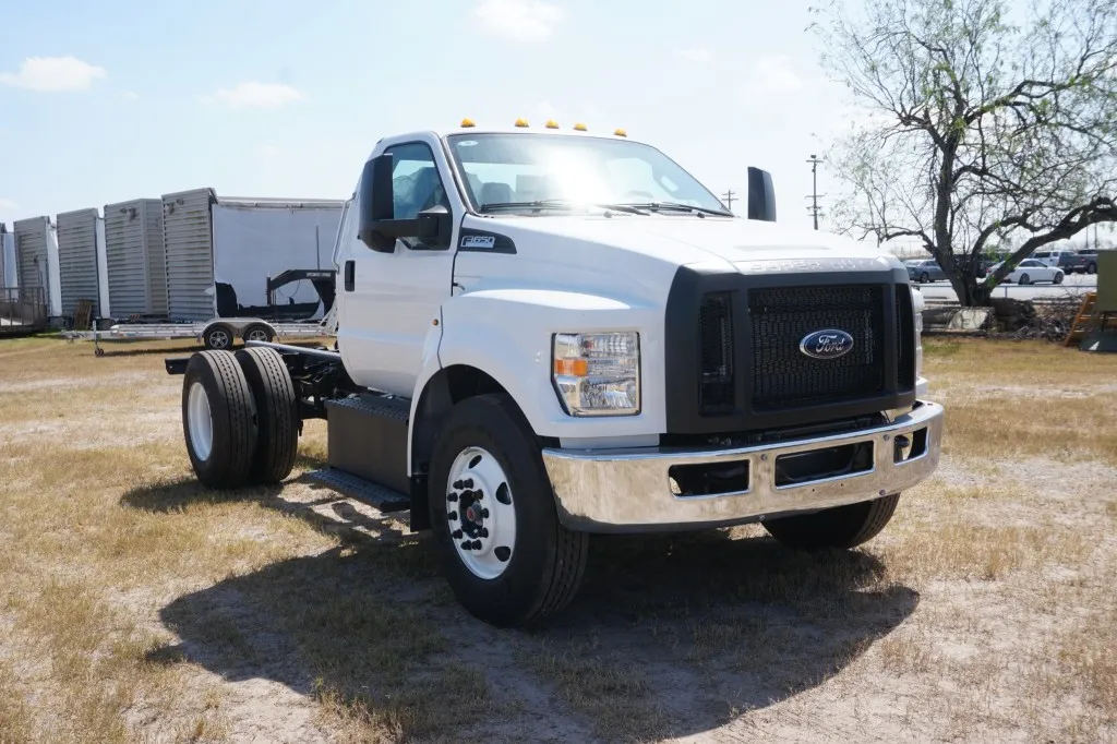 2027 Ford F-650 Straight Frame 