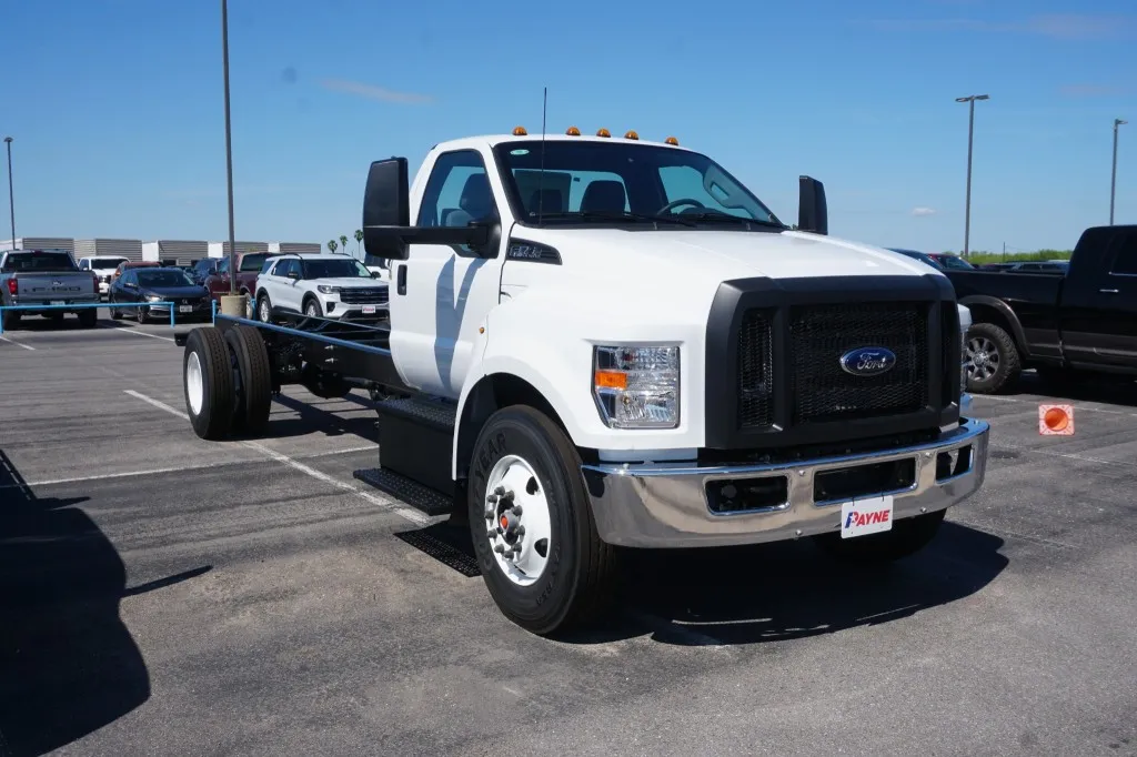2027 Ford F-750 Straight Frame 