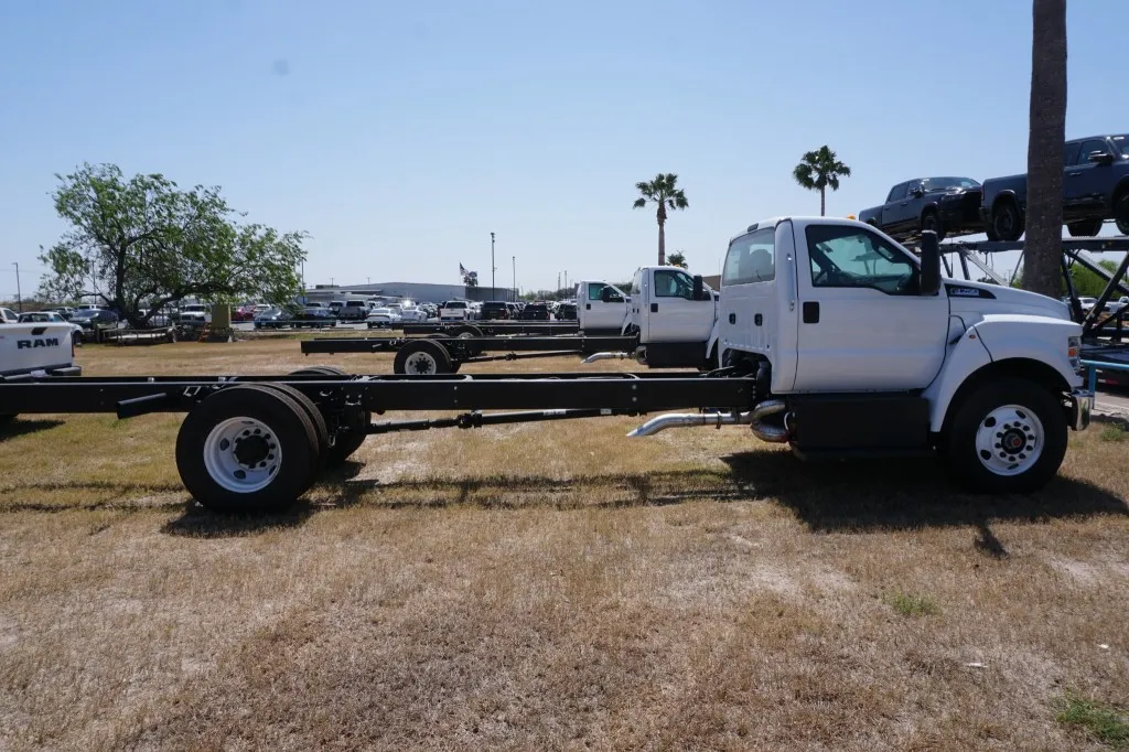 2027 Ford F-750 Straight Frame 