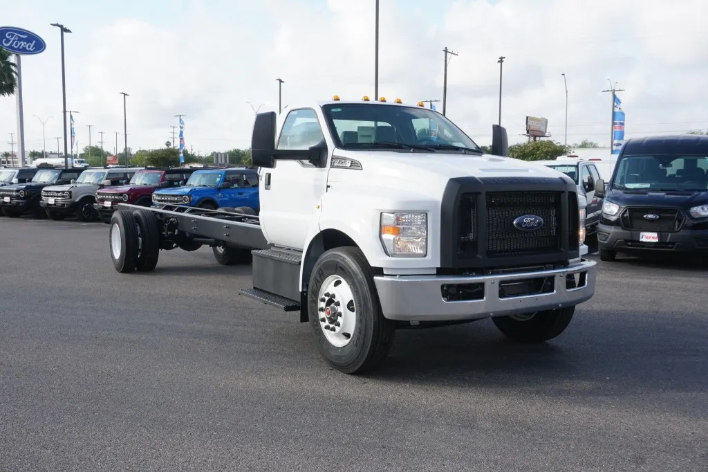 2027 Ford F-750 Straight Frame 