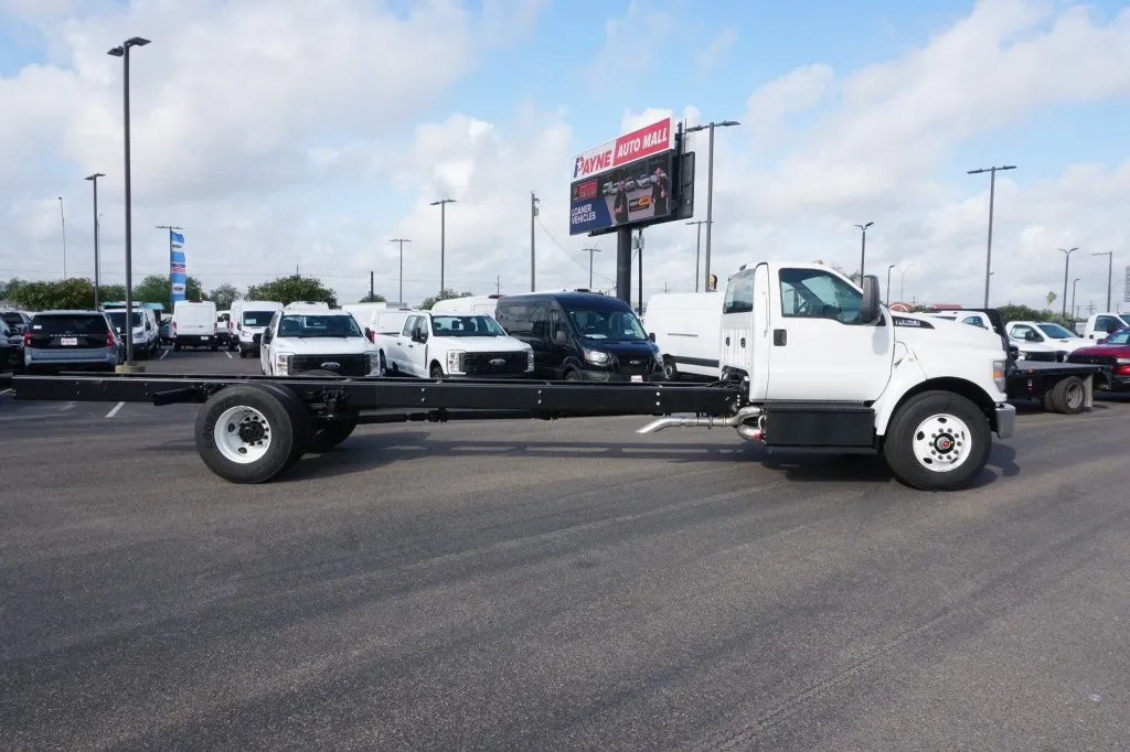 2027 Ford F-750 Straight Frame 