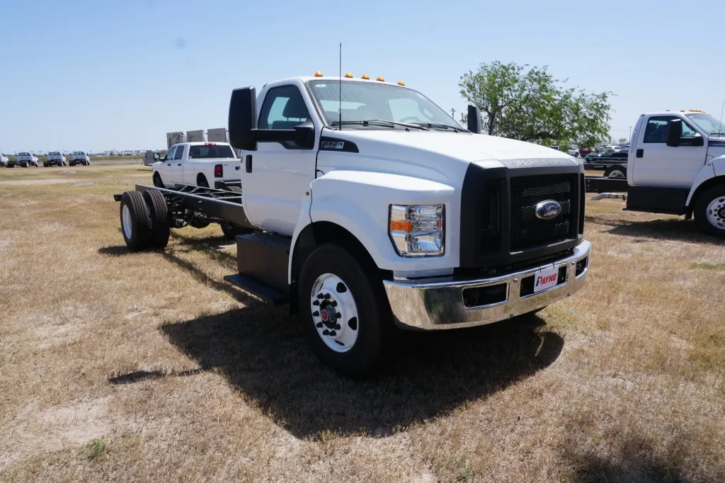 2027 Ford F-750 Straight Frame 