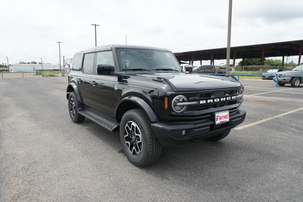 2026 Ford Bronco Outer Banks
