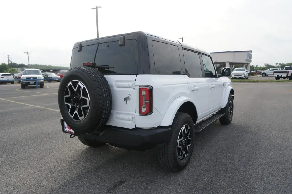2024 Ford Bronco Outer Banks