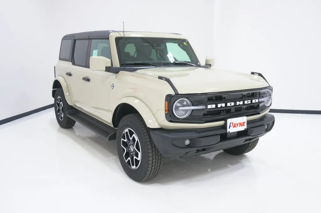 2026 Ford Bronco Outer Banks