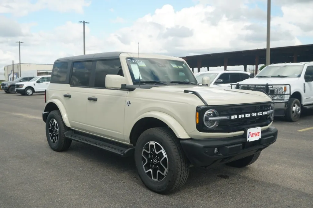 2026 Ford Bronco Outer Banks