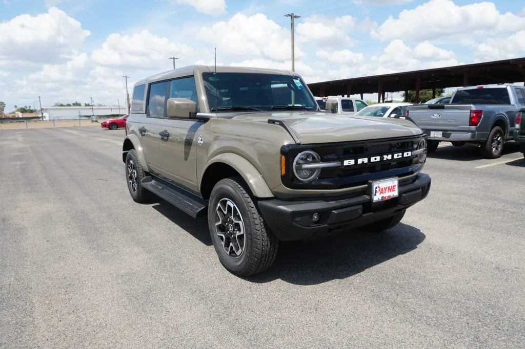 2026 Ford Bronco Outer Banks