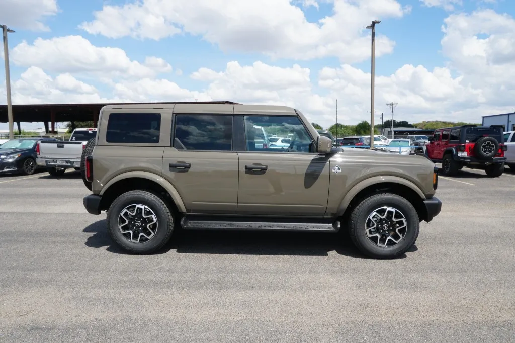 2026 Ford Bronco Outer Banks