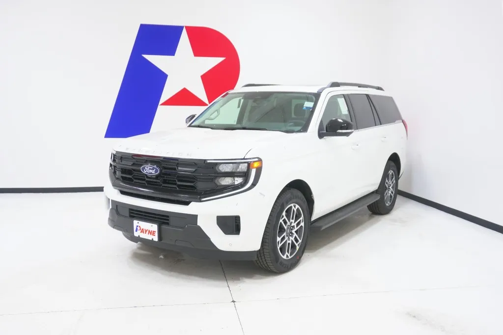 2026 Ford Expedition Active's photo