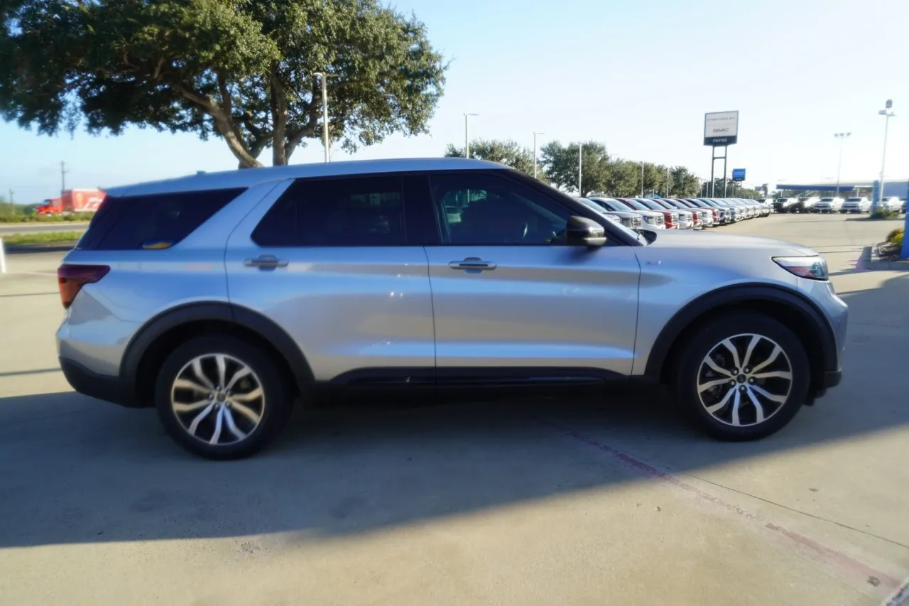 2022 Ford Explorer ST-Line