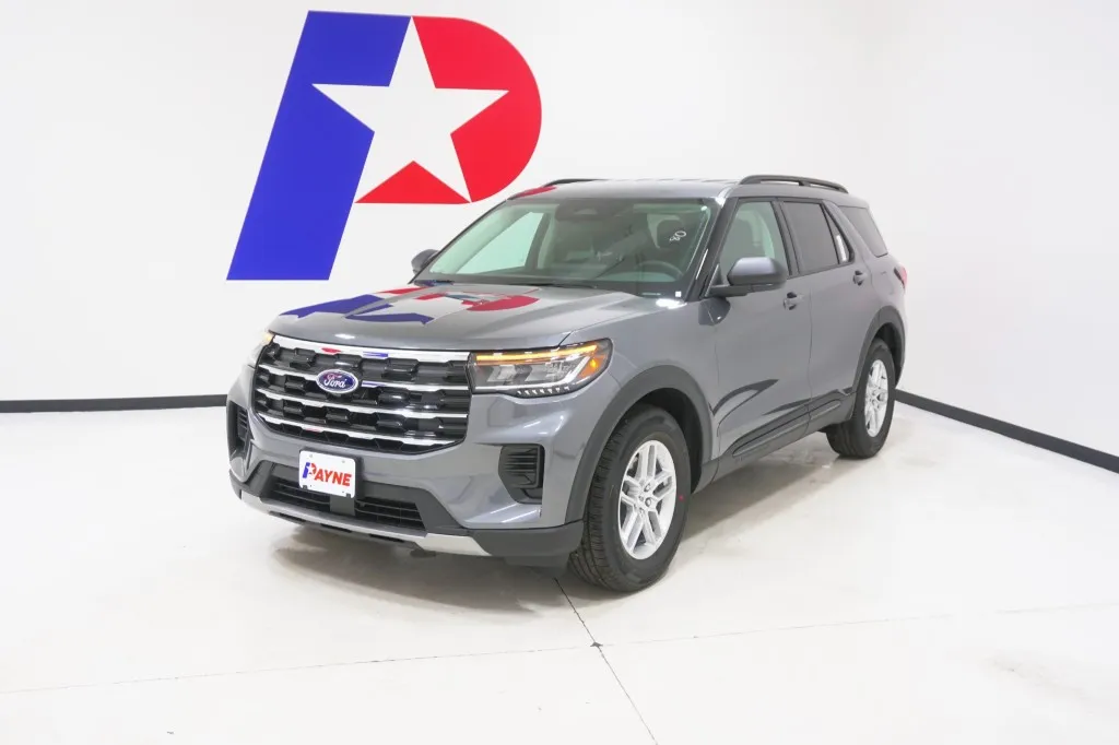 2025 Ford Explorer photo 3
