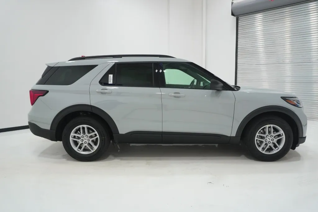 2027 Ford Explorer Active w/200A Pkg