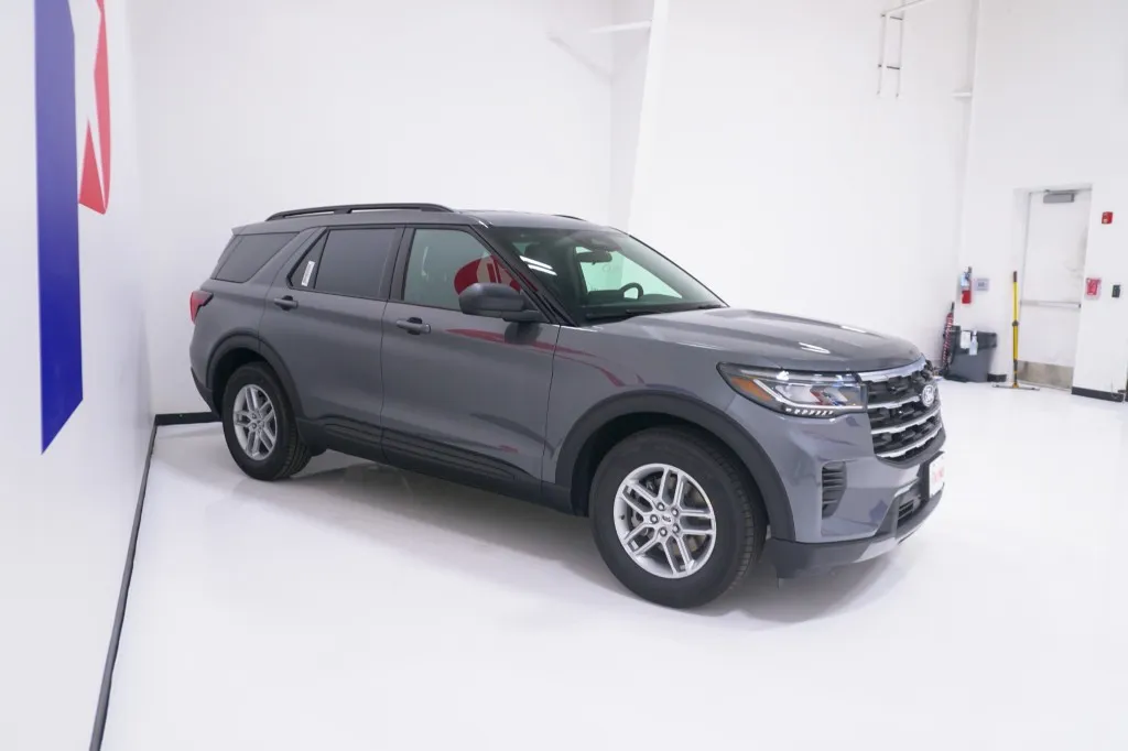 2027 Ford Explorer Active w/200A Pkg