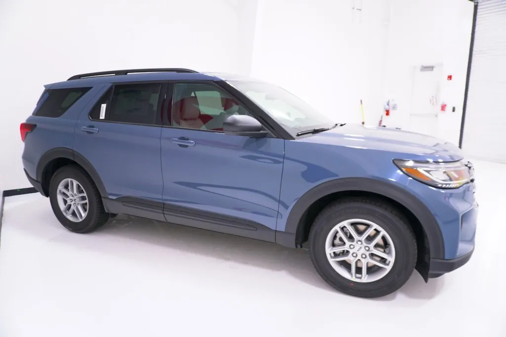 2027 Ford Explorer Active w/200A Pkg