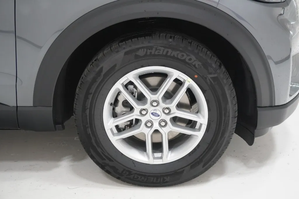 2027 Ford Explorer Active w/200A Pkg