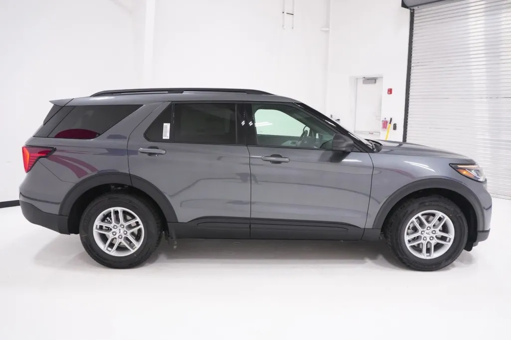 2027 Ford Explorer Active w/200A Pkg