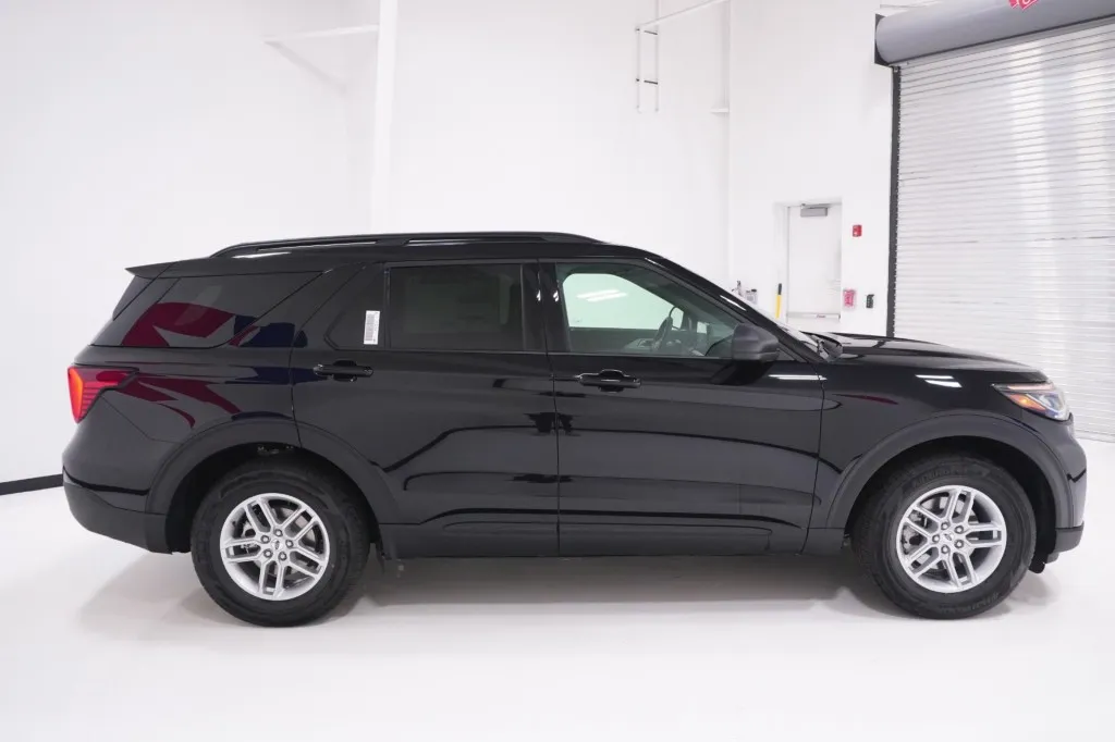 2027 Ford Explorer Active w/200A Pkg