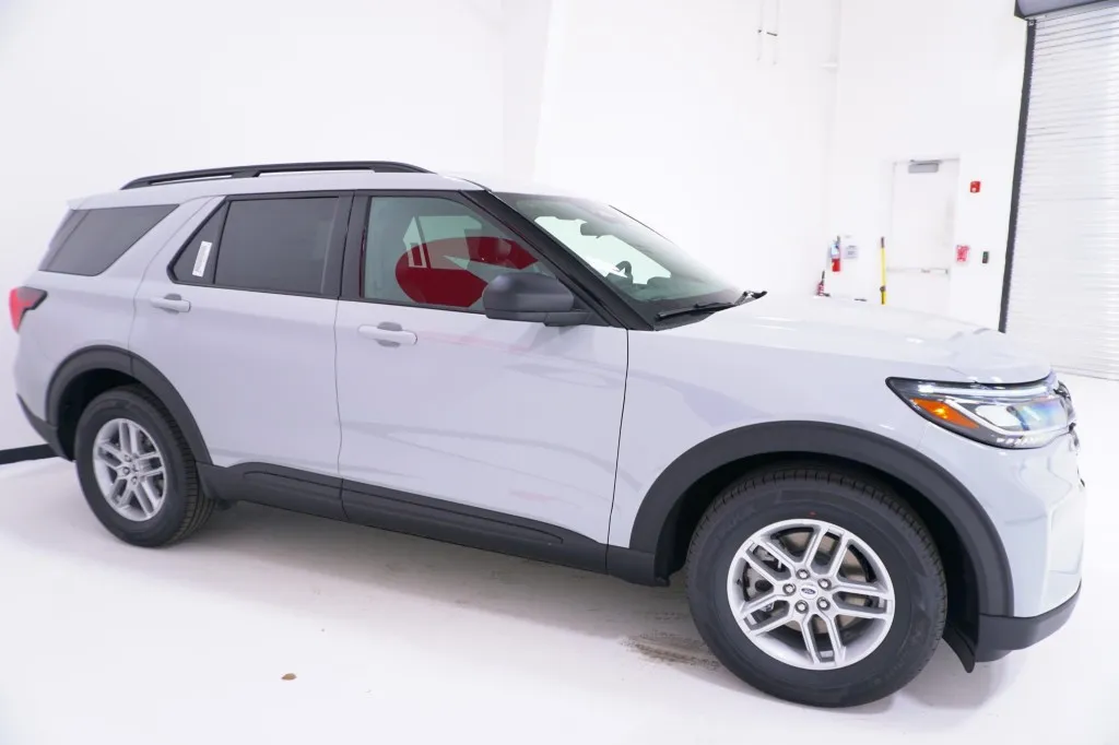 2027 Ford Explorer Active w/200A Pkg
