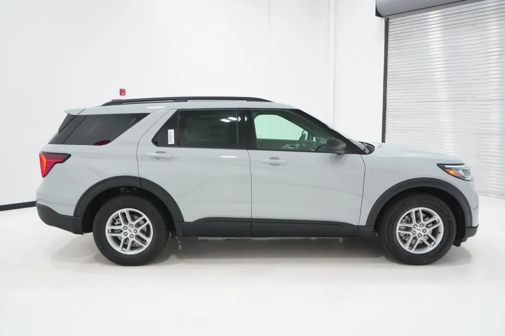 2027 Ford Explorer Active w/200A Pkg