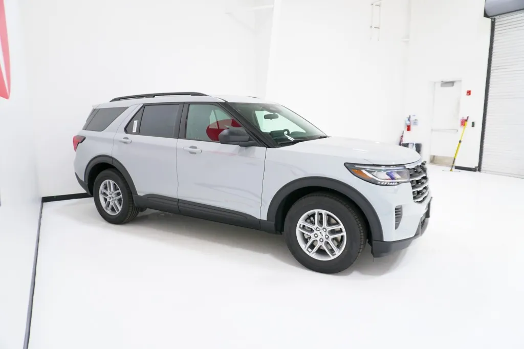2027 Ford Explorer Active w/200A Pkg