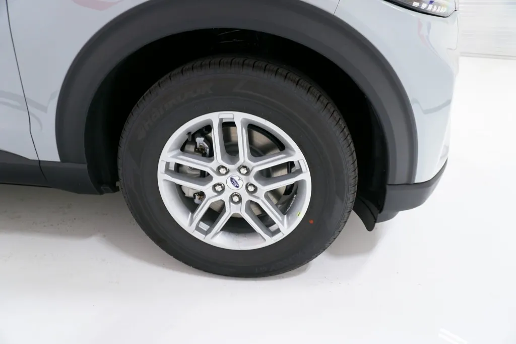 2027 Ford Explorer Active w/200A Pkg