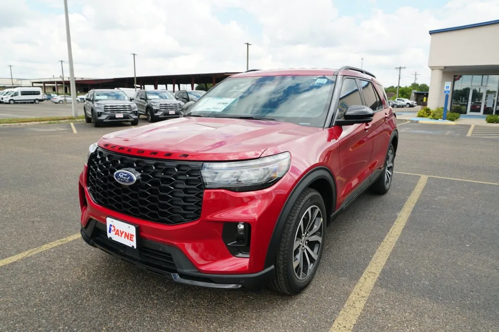 2025 Ford Explorer ST-Line